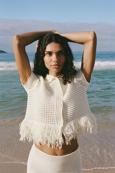 GILET EN MAILLE QUADRILLÉ À FRANGES