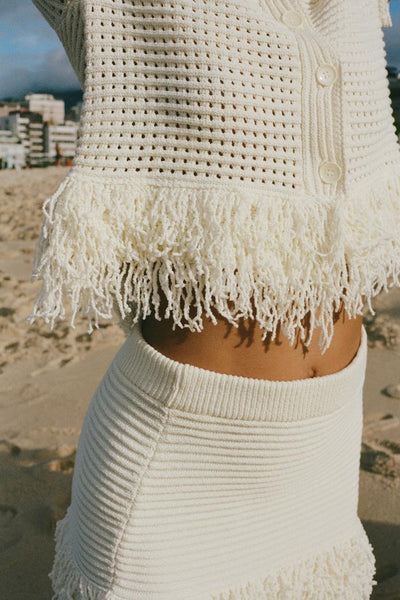 GILET EN MAILLE QUADRILLÉ À FRANGES