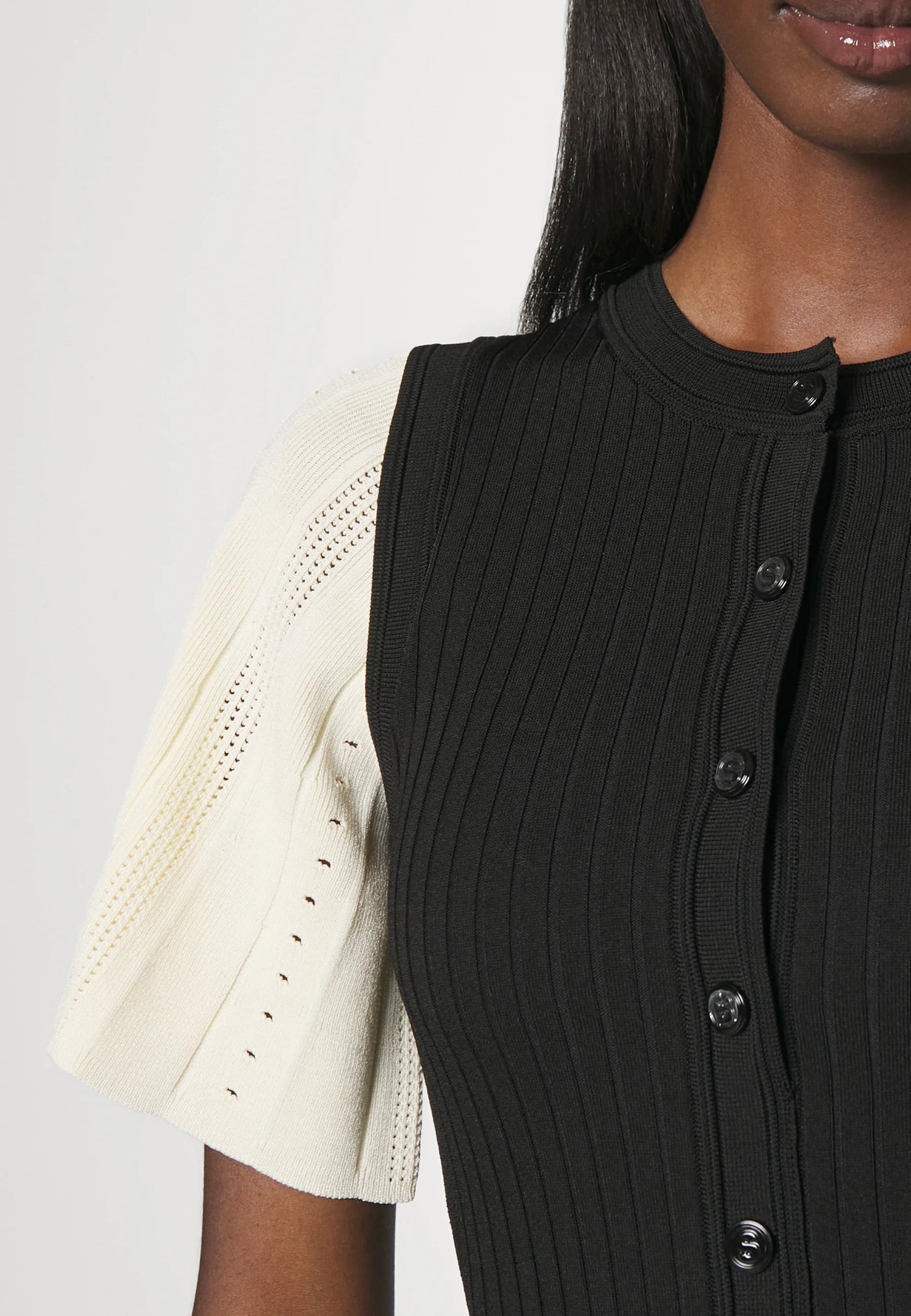 Robe tricotée bicolore à manches évasées